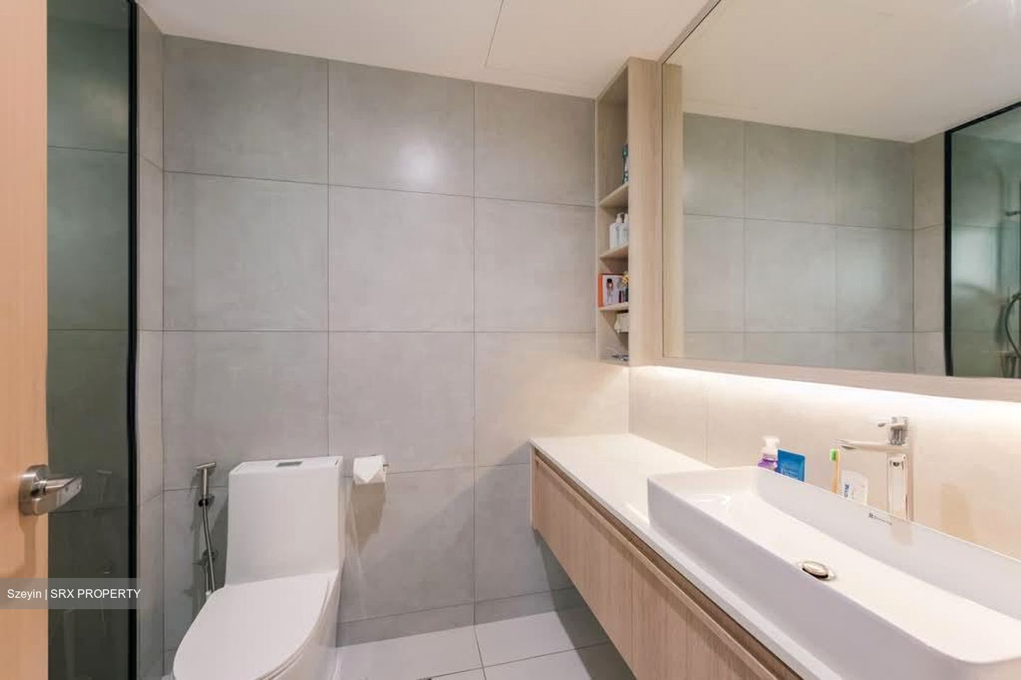 Hillside Drive (D19), Terrace #577920931